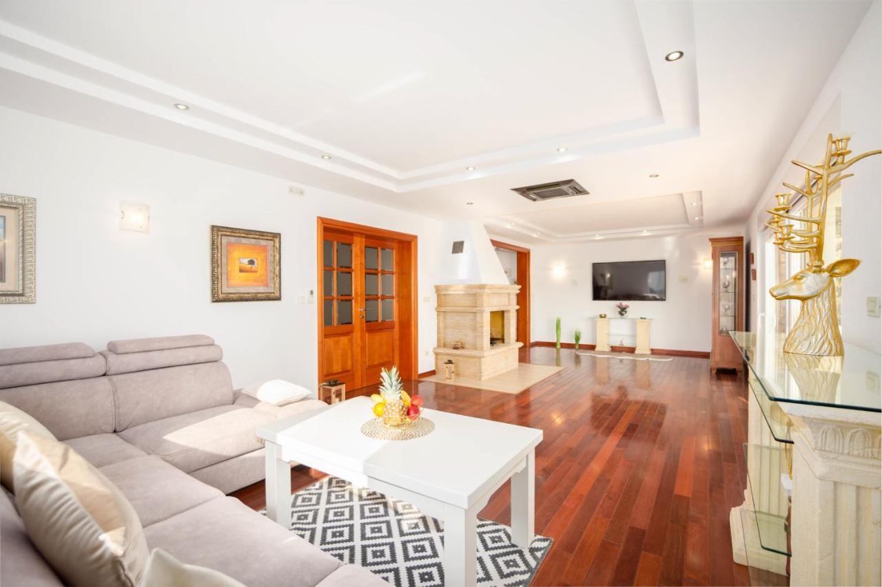 Luxury Villa Ivana 산책길 외부 사진