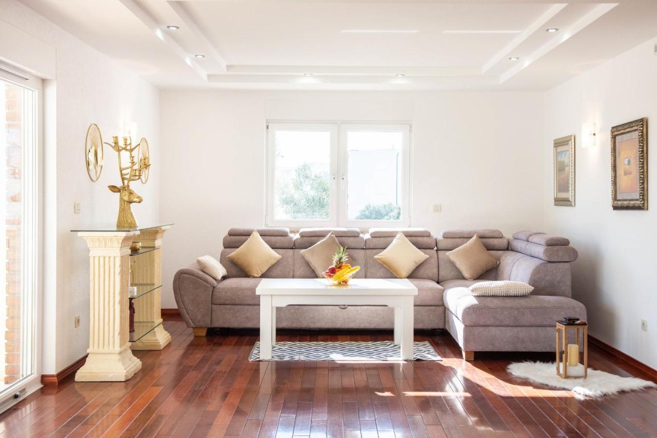 Luxury Villa Ivana 산책길 외부 사진