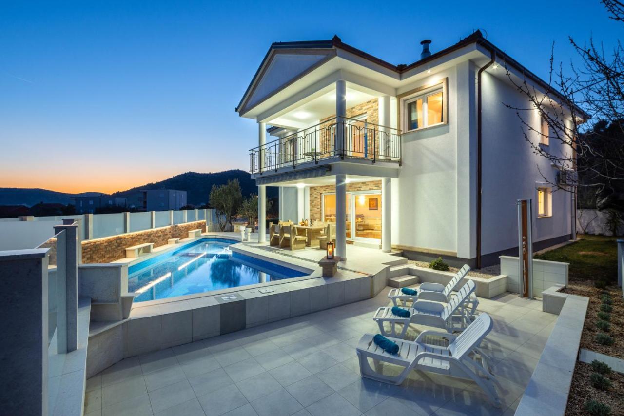 Luxury Villa Ivana 산책길 외부 사진